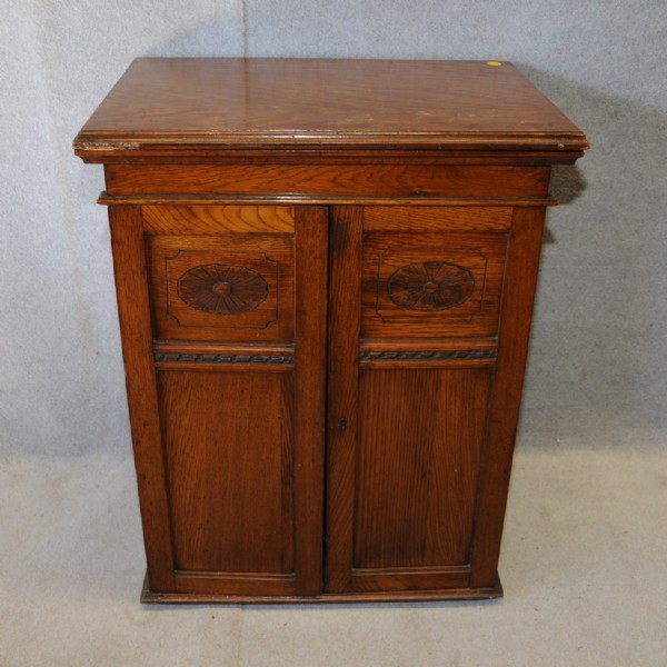 A Jones treadle sewing machine. South Perth Antiques & Collectables