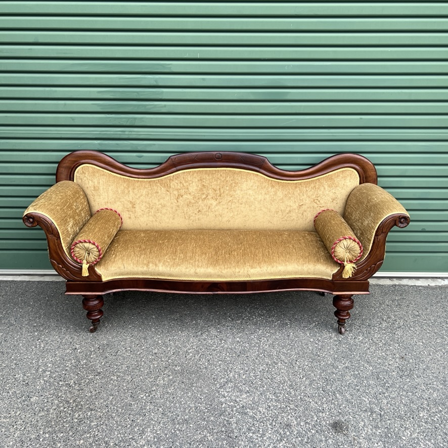 Settees, chaise longues & club lounges