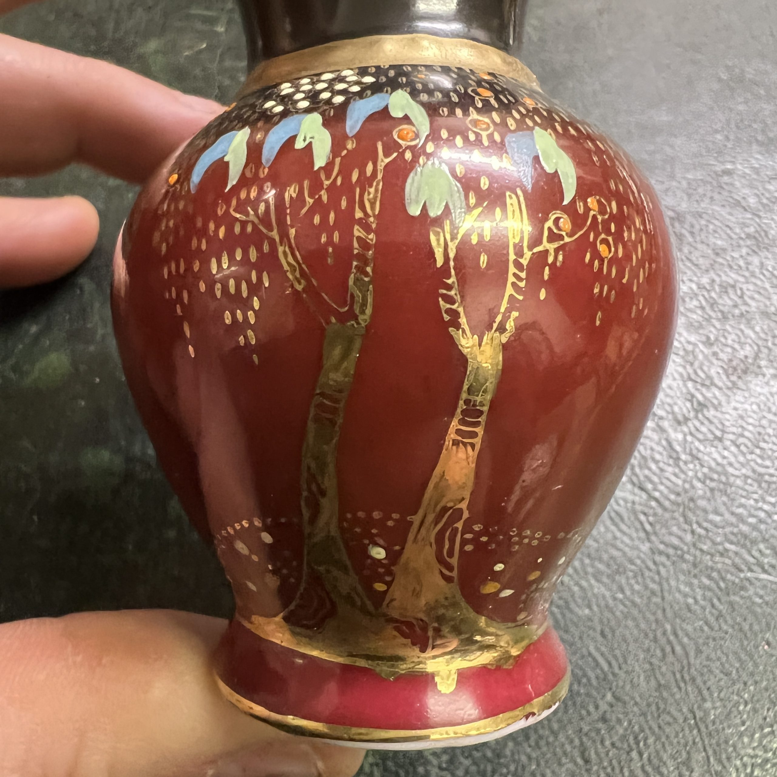 A small Japanese vase South Perth Antiques & Collectables